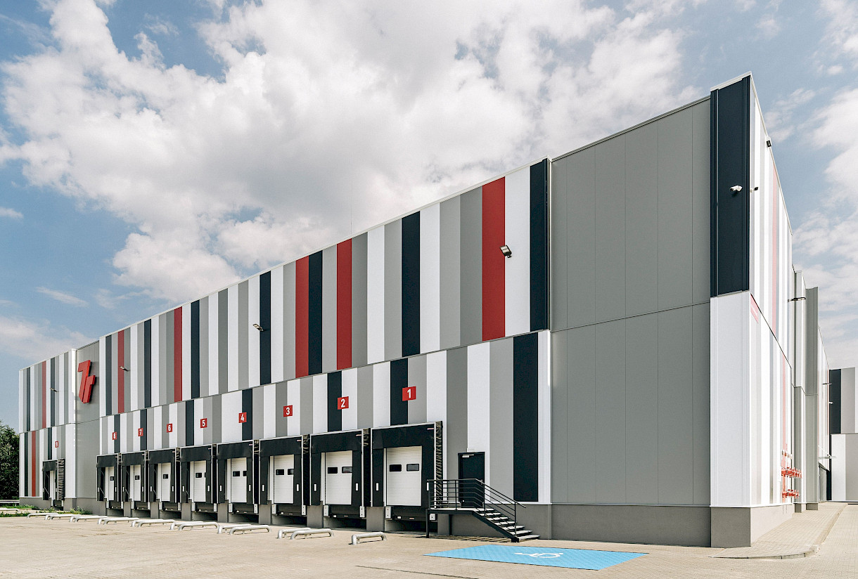 WOOD & Company enters with a new real estate fund into the logistics segment. The first acquisition is in Poland.