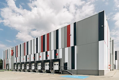 WOOD & Company enters with a new real estate fund into the logistics segment. The first acquisition is in Poland.