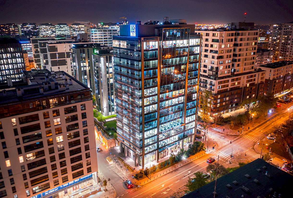 WOOD & Company nákupem další varšavské kancelářské budovy rozšiřuje portfolio na 15 budov